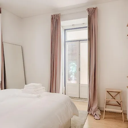 Romantic Gem In Alfama-3